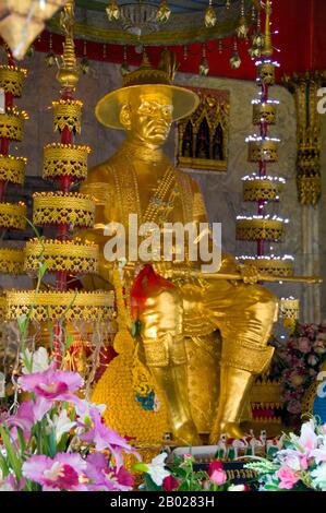 Wat Chana Songkhram Rachawora Mahawiharn date d'avant 1782, date à laquelle Bangkok est devenue la capitale de Siam (Thaïlande). Le frère du roi Rama I, Mahasurasinghanart, a rénové Wat Chana Songkhram il y a plus de 250 ans pour commémorer ses nombreuses victoires sur les Birmans. Banque D'Images