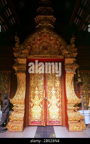 Wat Ku Tao date du XVIe siècle. Son chedi inhabituel, le 'pastèque stupa', est unique dans le nord de la Thaïlande et ses voisins. Chiang Mai, parfois écrit comme 'Chiengmai' ou 'Chiangmai', est la plus grande et la plus importante ville culturellement significative dans le nord de la Thaïlande, et est la capitale de la province de Chiang Mai. Il est situé à 700 km au nord de Bangkok, parmi les plus hautes montagnes du pays. La ville se trouve sur la rivière Ping, un des principaux affluents de la rivière Chao Phraya. Le roi Mengrai a fondé la ville de Chiang Mai (c'est-à-dire « nouvelle ville ») en 1296, et il a succédé à Chiang Rai comme capitale de la Banque D'Images