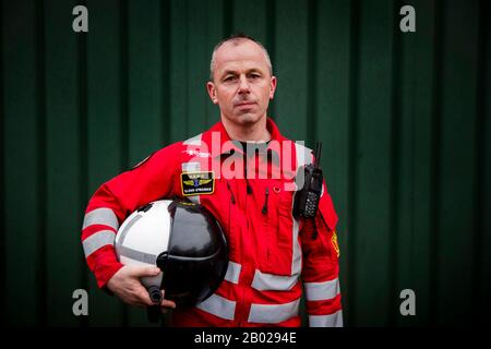 En Irlande du Nord, Glenn O'Rorke, responsable opérationnel du service médical d'urgence des hélicoptères (HEMS), en tant qu'héliport de l'hôpital Royal Victoria dans l'ouest de Belfast, a reçu le premier atterrissage d'essai d'un hélicoptère d'ambulance aérienne. Banque D'Images