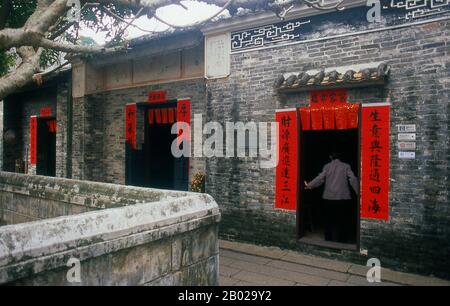 Hutong a été autour de pendant environ sept siècles, datant de la dynastie Yuan quand Kublai Khan a établi sa capitale à Dadu, sur le site de Beijing d'aujourd'hui. En fait, on croit que le mot hutong est dérivé du mot mongol hong tong, ce qui signifie bien l'eau. Sun Yat-sen (12 novembre 1866 – 12 mars 1925) était un leader politique et révolutionnaire chinois. En tant que pionnier de la Chine nationaliste, Sun est souvent appelé le père fondateur de la Chine républicaine. Sun a joué un rôle déterminant dans l'inspiration du renversement de la dynastie Qing, la dernière dynastie impériale o Banque D'Images