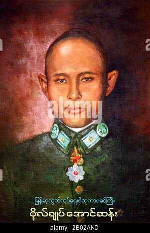 Bogyoke (général) Aung San (13 février 1915 – 19 juillet 1947) était un révolutionnaire, nationaliste et fondateur birman de l'armée moderne birmane, la Tatmadaw. Il a été fondateur du Parti communiste de Birmanie et a contribué à l'indépendance de la Birmanie par rapport à la domination coloniale britannique, mais il a été assassiné six mois avant sa réalisation finale. Il est reconnu comme le principal architecte de l'indépendance et fondateur de l'Union birmane. Aung San était le père du prix Nobel de la paix et chef de l'opposition Aung San Suu Kyi. Banque D'Images
