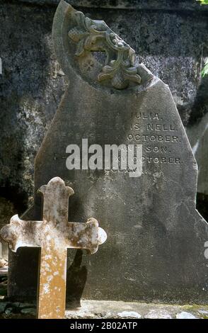 Gelle a été pendant des siècles le principal port du Sri Lanka, une position qui s'est renforcée pendant les périodes de domination coloniale portugaise et néerlandaise. Galle n'a perdu sa primauté qu'à la fin du XIXe siècle, lorsque les Britanniques ont élargi et développé le port de Colombo pour devenir le principal port de l'île. Peut-être que la première référence enregistrée à Galle vient du grand voyageur arabe Ibn Btuta, qui a visité le port, qu'il appelle Qali, au milieu du XIVe siècle. Les Portugais arrivent pour la première fois en 1505, quand une flotte commandée par Lorenzo de Almeida s'est abritée d'une tempête dans le lee de la ville. Clairement le St Banque D'Images