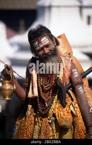 Ils sont connus, variablement, comme sadhus (saints, ou «bons»), yogis (praticiens ascétiques), fakirs (chercheur ascétique après la vérité) et sannyasins (mendiants errants et ascétiques). Ils sont les praticiens ascétiques – et souvent excentriques – d’une forme austère d’hindouisme. Juré de rejeter les désirs terrestres, certains choisissent de vivre comme des anchorites dans le désert. D'autres sont moins à la retraite, en particulier dans les villes et les temples de la vallée de Katmandou au Népal. Si la vallée de Katmandou semble se vanter plus que sa part de sadhus et de yogis, c'est à cause du nombre et de l'importance Banque D'Images