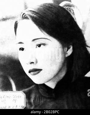 Jiang Qing (Chiang ch'ing, mars 1914 – 14 mai 1991) était le pseudonyme utilisé par la dernière femme du leader chinois Mao Zedong, un personnage important du Parti communiste chinois. Elle est allée par Le nom de scène Lan Ping pendant sa carrière intérimaire, et a été connue par divers autres noms pendant sa vie. Elle a épousé Mao à Yan en novembre 1938, et est parfois appelée Madame Mao dans la littérature occidentale, servant de première dame de la Chine communiste. Jiang Qing était plus connu pour avoir joué un rôle majeur dans la Révolution culturelle (1966–1976) et pour former l'alliance politique radicale connue sous le nom de Banque D'Images