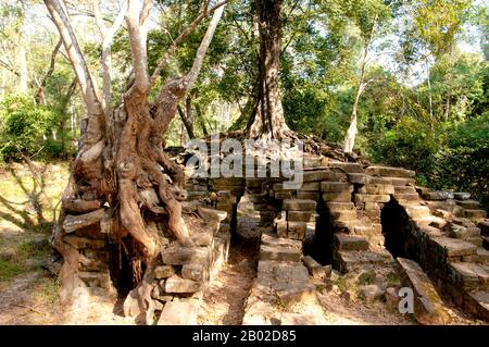 Spean Thma (Khmer: ស្ពានថ្ម) est connu comme le pont de pierre et il est situé à l'ouest de Ta Keo. C'est l'un des rares ponts de l'ère de l'Empire khmer à avoir survécu jusqu'à la journée moderne. Il a été construit sur l'ancien chemin de la rivière Siem Reap entre Angkor Thom et la Baray orientale et il a probablement été reconstruit après la période khmère (autour du XVe siècle), car il comprend de nombreux blocs de grès réutilisés. Banque D'Images