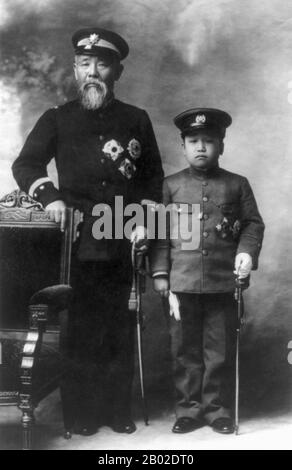 Corée/Japon : le prince Ito du Japon (à gauche) avec le prince Yi un, prince héritier de Corée, c. 1907. Le prince Itō Hirobumi (16 octobre 1841 - 26 octobre 1909), également appelé Hirofumi/Hakubun et Shunsuke dans sa jeunesse, est un samouraï du domaine de Chōshū, homme d'État japonais, quatre fois premier ministre du Japon (les 1er, 5e, 7e et 10e), genrō et résident général de Corée. Itō est assassiné par le militant indépendantiste coréen an Jung-geun en 1909. Le prince impérial Yeong, le prince héritier Uimin (également Euimin), également connu sous le nom de Yi un (20 octobre 1897 - 1er mai 1970), était le 28e chef de la Maison impériale coréenne. Banque D'Images