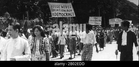 Les 8888 Manifestations Populaires pro-démocratie à l'échelle nationale (également connues sous le nom de soulèvement Du pouvoir Populaire) ont été une série de marches, manifestations, manifestations et émeutes en République socialiste de l'Union de Birmanie (aujourd'hui connue sous le nom de Birmanie ou Myanmar). Des événements clés ont eu lieu le 8 août 1988, et c'est donc ce qu'on appelle le soulèvement 8888. Banque D'Images