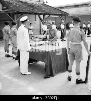 En septembre 1945, 20 000 soldats britanniques de la vingtième Division indienne occupaient Saigon sous le commandement du général Sir Douglas David Gracey. Lors de la Conférence de Potsdam en juillet 1945, les Alliés avaient convenu que la Grande-Bretagne prenait le contrôle du Vietnam au sud du XVIe parallèle (alors partie de l'Indochine française) des occupants japonais. Pendant ce temps, Ho Chi Minh a proclamé l'indépendance vietnamienne du gouvernement français et d'importantes manifestations pro-indépendantes et anti-françaises ont eu lieu à Saigon. Ho Chi Minh était le chef du Viet Minh communiste. Les Français, soucieux de conserver leur colonie, ont persuadé Grace Banque D'Images