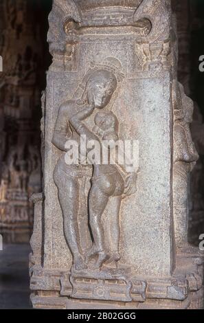 Le temple de Varadharaja Perumal ou Hastagiri ou Attiyuran est un temple hindou dédié au Seigneur Vishnu et est l'un des Desams Divya, les 108 temples de Vishnu que les 12 saints poètes, ou Alwar ont visités. Il a été construit à l'origine par les Cholas en 1053 et a ensuite été élargi pendant les règnes des grands rois de Chola Kulottunga Chola I et Vikrama Chola. Au XIVe siècle, un autre mur et une gopura ont été construits par les rois de Chola plus tard. Banque D'Images