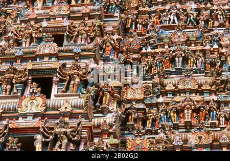 Le temple Meenakshi Amman (également appelé: Temple Meenakshi Sundareswarar, Tiru-aalavaai et Meenakshi Amman Kovil) est un temple hindou dédié à Parvati, connu sous le nom de Meenakshi, et sa consort, Shiva, ici nommé Sundareswarar. Le temple actuel date de 1623 à 1655 ce. Banque D'Images