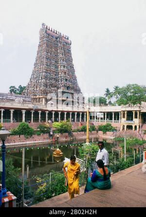 Le temple Meenakshi Amman (également appelé: Temple Meenakshi Sundareswarar, Tiru-aalavaai et Meenakshi Amman Kovil) est un temple hindou dédié à Parvati, connu sous le nom de Meenakshi, et sa consort, Shiva, ici nommé Sundareswarar. Le temple actuel date de 1623 à 1655 ce. Banque D'Images