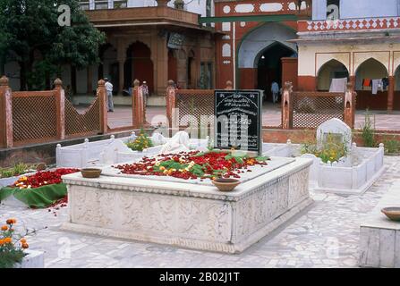 Fatehpuri Masjid a été construit en 1650 par Fatehpuri Begum, une des épouses de l'empereur Shah Jahan qui était de Fatehpur Sikri. Delhi serait le site d'Indraprashta, capitale des Pandavas de l'épopée indienne Mahabharata. Les fouilles ont mis à jour des éclats de poterie peinte datant d'environ 1000 BCE, bien que les plus anciennes reliques architecturales connues datent De La Période de Mauryan, il y a environ 2 300 ans. Depuis ce temps, le site a été constamment réglé. La ville a été gouvernée par le Rajput hindou entre 900 et 1206 ce, quand il est devenu la capitale du Sultanat de Delhi. Au milieu de la sévente Banque D'Images