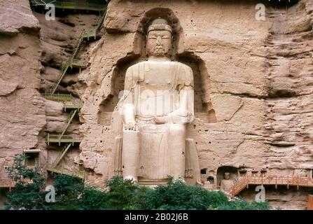 Binglingsi Shiku (Mille grottes de Bouddha) est une collection de grottes et de grottes dans un canyon inaccessible près de la rivière jaune à environ 80 km en amont de Lanzhou. L'isolement même du site a protégé et préservé Binglingsi, notamment de marauder les gardes rouges pendant la Révolution culturelle (1966 - 76). Les premières grottes bouddhistes de Binglingsi datent de la dynastie des Jin de l'est (c. 317 - 420 ce), et la construction a continué pendant bien plus de mille ans tout au long des époques de Tang, Song, Ming et Qing. Les grottes de Bingling ont souvent été parrainées par des patrons riches investissant une partie de leur R de soie Banque D'Images