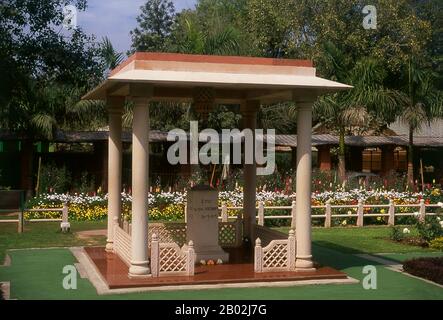 Gandhi Sbriti anciennement connu sous le nom de Birla House ou Birla Bhavan, est l'endroit où Mahatma Gandhi a passé les 144 derniers jours de sa vie et a été assassiné le 30 janvier 1948. C'était à l'origine la maison des magoins d'affaires indiens, la famille Birla. Delhi serait le site d'Indraprashta, capitale des Pandavas de l'épopée indienne Mahabharata. Les fouilles ont mis à jour des éclats de poterie peinte datant d'environ 1000 BCE, bien que les plus anciennes reliques architecturales connues datent De La Période de Mauryan, il y a environ 2 300 ans. Depuis ce temps, le site a été constamment réglé. Le Banque D'Images