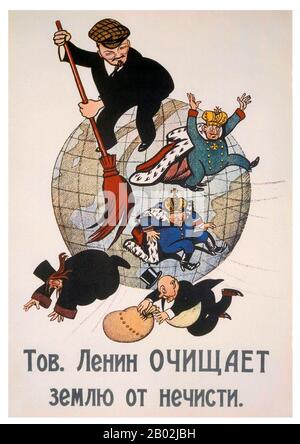 Russie : "Le camarade Lénine balaye la Terre propre de la saleté". Affiche révolutionnaire montrant Lénine balayant la dynastie Romanov, le clergé et les capitalistes, guerre civile russe, par Viktor Deni (1893-1946), 1920. Vladimir Ilyich Lénine (22 avril 1870 - 21 janvier 1924), né Vladimir Ilyich Oulianov, était un révolutionnaire communiste russe, homme politique et théoricien politique. Lénine a servi comme chef de la République socialiste fédérative soviétique de Russie à partir de 1917, puis simultanément comme premier ministre de l'Union soviétique de 1922 jusqu'à sa mort. Banque D'Images