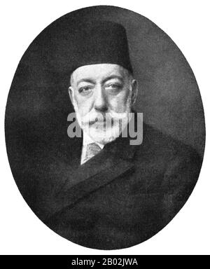 Mehmed V Reshad (turc ottoman: محمد خامس Meḥmed-i ẖâmis, turc: Mehmed V Reşad ou Reşat Mehmet) (2/3 novembre 1844 – 3/4 juillet 1918) était le 35ème sultan ottoman. Il était le fils du Sultan Abdülmecid I. Il fut remplacé par son demi-frère Mehmed VI Mehmed V est mort au Palais Yıldız le 3 juillet 1918 à l'âge de 73 ans, seulement quatre mois avant la fin de la première Guerre mondiale. Ainsi, il n'a pas vécu pour voir la chute de l'Empire ottoman. Il a passé la plus grande partie de sa vie au Palais Dolmabahçe et au Palais Yıldız à Constantinople. Sa tombe est dans le quartier historique d'Eyüp de la ville. Banque D'Images