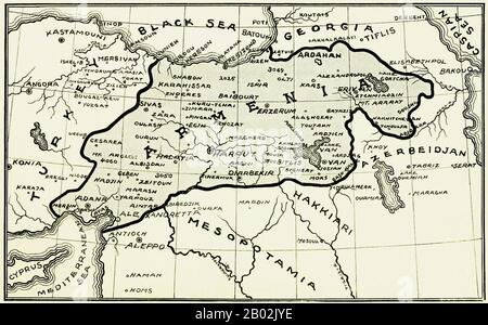 Le génocide arménien fait référence à la destruction délibérée et systématique de la population arménienne de l'Empire ottoman pendant et juste après la première Guerre mondiale. Il a été mis en œuvre par des massacres et des déportations en gros, avec les déportations composées de marches forcées dans des conditions conçues pour conduire à la mort des déportés. Le nombre total de décès arméniens qui en résultent est généralement estimé entre un et un demi-million. D'autres groupes ethniques ont été attaqués de la même manière par l'Empire ottoman pendant cette période, y compris les Assyriens et les Grecs, et certains érudits s'en sont conforés Banque D'Images