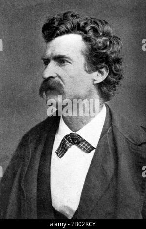 Samuel Langhorne Clemens (30 novembre 1835 – 21 avril 1910), mieux connu par son nom de plume Mark Twain, était un auteur américain et humoriste. Il est le plus noté pour ses romans, les aventures de Tom Sawyer (1876), et sa suite, les aventures de Huckleberry Finn (1885), ce dernier souvent appelé «le Grand roman américain». TWAIN a grandi à Hannibal, dans le Missouri, qui fournirait plus tard le cadre de Huckleberry Finn et Tom Sawyer. Il a été apprenti avec une imprimante. Il a également travaillé comme dactylographe et a contribué des articles au journal de son frère aîné Orion. Après avoir travaillé comme imprimante dans divers citi Banque D'Images