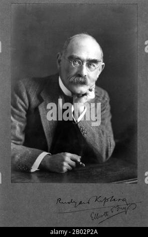 Joseph Rudyard Kipling (30 décembre 1865 – 18 janvier 1936) était un écrivain, poète et romancier anglais. Il a écrit des contes et des poèmes de soldats britanniques en Inde et des histoires pour les enfants. Il est né à Bombay, sous la présidence de Bombay en Inde britannique, et a été emmené par sa famille en Angleterre lorsqu'il avait cinq ans. Les œuvres de fiction de Kipling comprennent « The Jungle Book » (1894), « Kim » (1901) et de nombreuses histoires courtes, dont « The Man Will Be King » (1888). Ses poèmes comprennent « andalo » (1890), « Gunga Din » (1890), « The White Man's Charge » (1899) et « If— » (1910). Il est considéré comme Banque D'Images