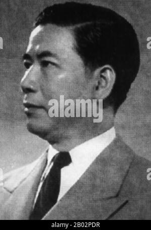 Ong Dinh Diem (Vietnamienne : Ong Dinh Diem (3 Janvier 1901 – 2 Novembre 1963) A Été Le Premier Président Du Sud Vietnam (1955–1963). à la suite du retrait de la France d'Indochina à la suite des accords de Genève de 1954, Diem a mené les efforts pour créer la République du Vietnam. Grâce à son anti-communisme farouches, il a remporté une victoire dans un plébiscite de 1955 largement considéré comme frauduleux. Se proclamant premier président de la République, il a fait preuve d'une grande compétence politique dans la consolidation de son pouvoir, et son gouvernement s'est avéré autoritaire, éliti Banque D'Images