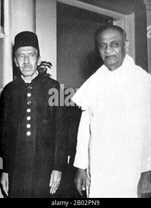 Nizam Sir Mir Osman Ali Khan Siddiqi Asaf Jah VII était le dernier Nizam (ou dirigeant) de l'État princier d'Hyderabad et de Berar. Il dirige Hyderabad entre 1911 et 1948, jusqu'à ce qu'il soit annexé par l'Inde. Vallabhbhai Jhaverchai Patel (31 octobre 1875 – 15 décembre 1950) était un avocat et homme d'État indien, l'un des dirigeants du Congrès national indien et l'un des pères fondateurs de la République de l'Inde. Banque D'Images
