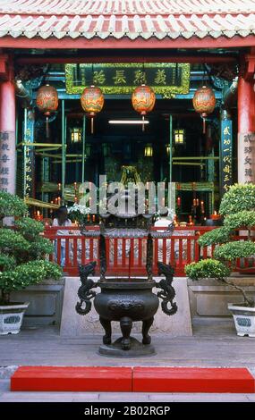 Le temple de la Martial des Rites Sacrificielles, également connu sous le nom de Temple d'État du Dieu de la Martial, a été construit à l'origine en 1665. Le temple est dédié au dieu Guan Gong, la divinité la plus largement adorée de Taiwan. Tainan est la plus ancienne ville de Taiwan. La ville a d'abord été créée par la Société néerlandaise de l'Inde de l'est comme base de décision et de négociation appelée fort Zeelandia pendant la période de la règle néerlandaise sur Taiwan. Après la défaite des colons néerlandais par Koxinga en 1661, Tainan est resté la capitale du Royaume Tungning jusqu'en 1683 et ensuite la capitale de la préfecture de Taiwan sous le règne du Qi Banque D'Images