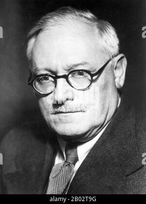 Les procès de Moscou étaient une série d'essais de spectacles tenus en Union soviétique à l'instigation de Joseph Staline entre 1936 et 1938. Les défendeurs comprenaient la plupart des anciens bolcheviks survivants, ainsi que l'ancien leadership de la police secrète soviétique. Les procès de Moscou ont mené à l'exécution de plusieurs des défendeurs, y compris la plupart des anciens bolcheviks survivants. Les procès sont généralement considérés comme faisant partie de la Grande Purge de Staline qui a été une tentative de débarrasser le parti des oppositionnistes actuels ou antérieurs du parti. Les trotskystes étaient particulièrement ciblés, mais pas exclusivement. En effet tout bolchevik leader Banque D'Images