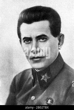 Le temps de charge de Nikolai Yezhov est parfois connu sous le nom de 'Yezhovshchina' ('l'ère de Yezhov'), un terme inventé pendant la campagne de dé-stalinisation des années 1950. Après avoir présidé les arrestations et exécutions de masse au cours de la Grande Purge, Yezhov en est devenu lui-même victime. Il a été arrêté, avoué sous la torture à une série d'activités antisoviétiques, et exécuté en 1940. Au début de la seconde Guerre mondiale, son statut au sein de l'Union soviétique est devenu celui de non-personne politique. Parmi les historiens de l'art, il a le surnom de "The Vanishing Commissar" parce qu'après son exécution, sa ressemblance était reto Banque D'Images