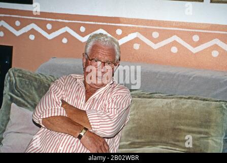 David Hamilton, britischer Kunstfotograf und Filmemacher, à Saint-Tropez, Frankreich 1999. Photographe et réalisateur britannique David Hamilton à Saint Tropez, France 1999. Banque D'Images