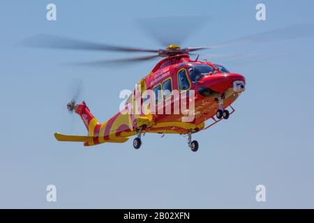 Leonardo AW169 Essex et Herts Air Ambulance en partant de sa base à l'aérodrome de North Weald Banque D'Images