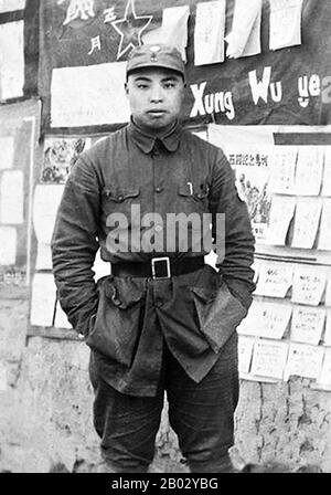 Wu Ftélécopie (1915 - 2004) était un chef militaire et politique de la République Populaire de Chine. En 1930, il est devenu soldat de l'Armée rouge des travailleurs et Des Paysans chinois, deux ans plus tard, il a rejoint le Parti communiste chinois. Il a participé à cinq campagnes de contre-Encerclement, le long mars, la bataille de Pingxingguan, la campagne de Liaoshen et la campagne de Pingjin. En 1955, il a reçu le grade militaire du lieutenant-général. Wu était un subordonné de Lin Biao. En 1965, il devient commandant de l'Armée De libération Du Peuple. En 1981, il a été déclaré coupable en tant que membre de la L Banque D'Images