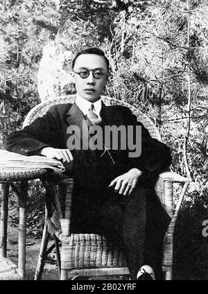 AISIN-Gioro Pu Yi (7 février 1906 – 17 octobre 1967), de la famille dirigeante de Manchu Aisin Gioro, était le dernier empereur de Chine. Il a gouverné en deux périodes entre 1908 et 1917, d'abord comme l'empereur Xuantong de 1908 à 1912, et nominalement comme empereur de marionnettes non régnant pendant douze jours en 1917. Il a été le douzième et dernier membre de la dynastie Qing à régner sur la Chine proprement dite. Banque D'Images