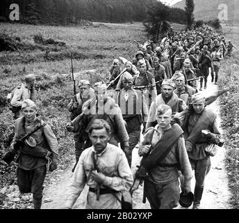 La guerre du Pacifique, aussi appelée guerre Asie-Pacifique, se réfère largement aux parties de la seconde Guerre mondiale qui ont eu lieu dans l'océan Pacifique, ses îles et En Extrême-Orient. Le terme de guerre du Pacifique est utilisé pour englober le théâtre de l'océan Pacifique, le théâtre du Pacifique Sud-Ouest, le théâtre de l'Asie du Sud-est et la seconde guerre sino-japonaise, y compris le conflit soviétique-japonais de 1945. On considère généralement que la guerre du Pacifique a commencé les 7 et 8 décembre 1941 avec l'invasion japonaise de la Thaïlande pour l'invasion de la Malaya britannique, et l'attaque sur Pearl Harbor aux États-Unis Terri Banque D'Images