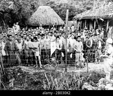 La bataille d'Okinawa, surnommée opération Iceberg, a été une série de batailles combattues dans les îles Ryukyu, centrées sur l'île d'Okinawa, et comprenait le plus grand assaut amphibie de la guerre du Pacifique. La bataille de 82 jours a duré du 1er avril au 22 juin 1945. La bataille d'Okinawa a été remarquable pour la férocité des combats, l'intensité des attaques kamikaze des défenseurs japonais, et le grand nombre de navires alliés et de véhicules blindés qui ont agressé l'île. La bataille était l'une des plus sanglants du Pacifique. Banque D'Images