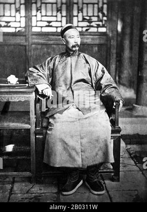 Li Hongzhang ou Li Hung-chang, GCVO, (15 février 1823 - 7 novembre 1901) était un homme d'État de premier plan de l'Empire du Qing tardif. Il a bombardé plusieurs rébellions majeurs et a occupé des postes importants de la Cour impériale, y compris la première vice-royauté de Zhili. Banque D'Images