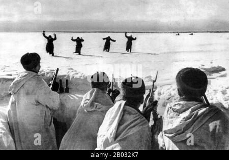 La bataille de Stalingrad (23 août 1942 – 2 février 1943) a été une grande bataille contre le front oriental de la seconde Guerre mondiale dans laquelle l'Allemagne nazie et ses alliés ont combattu l'Union soviétique pour le contrôle de la ville de Stalingrad (aujourd'hui Volgograd) dans le sud de la Russie, Près de la frontière orientale de l'Europe. Marquée par des combats de quartiers étroits et des agressions directes sur des civils par des raids aériens, elle est souvent considérée comme l'une des plus importantes (près de 2,2 millions de personnes) et des batailles les plus sanglantes (1,7 à 2 millions de blessés, tués ou capturés) de l'histoire de la guerre. Les lourdes pertes infligées à la Wehrmach allemande Banque D'Images