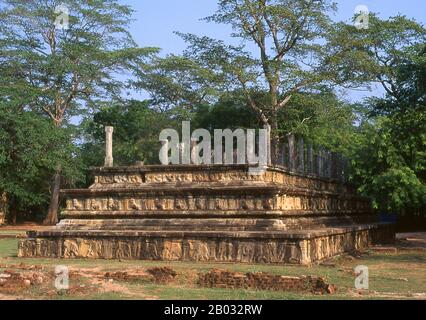 La salle d'audience a été construite par le roi Parakrabahu le Grand (1123 - 1186). Polonnaruwa, deuxième plus ancien des royaumes du Sri Lanka, a été déclaré la capitale par le roi Vijayabahu I, qui a défait les envahisseurs de Chola en 1070 ce pour réunifier le pays sous un leader national. Banque D'Images