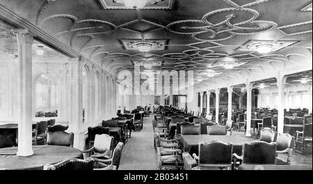 RMS Titanic était un paquebot britannique qui a coulé dans l'océan Atlantique Nord au début de la matinée du 15 avril 1912, après avoir heurté un iceberg lors de son premier voyage de Southampton à New York City. Sur les 2 224 passagers et membres de l'équipage à bord, plus de 1 500 personnes sont mortes dans le naufrage, faisant de ce dernier l'une des catastrophes maritimes commerciales les plus meurtrières de l'histoire moderne en temps de paix. Le plus grand navire à flot au moment de son entrée en service, le RMS Titanic était le deuxième des trois paquebots de la classe olympique exploités par la ligne White Star, et a été construit par le chantier naval Harland et Wolff à Belfast. Banque D'Images