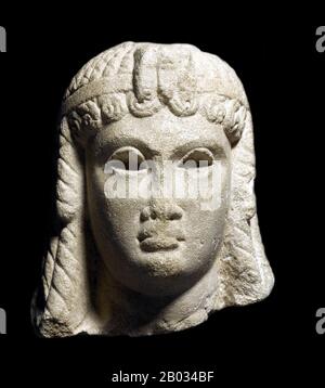Cleopatra VII Philopatra (69 – 12 août, 30 BCE), connu tout simplement comme Cleopatra, était le dernier pharaon actif de Ptolemaic Egypte, survécut sous peu comme pharaon par son fils Césarion. Après son règne, l'Egypte est devenue une province de l'Empire romain alors récemment établi. Cleopatra était membre de la dynastie Ptolemaic, une famille d'origine macédonienne grecque qui dirigeait l'Egypte après la mort d'Alexandre le Grand pendant la période hellénistique. Les Ptolemies, tout au long de leur dynastie, parlaient grec et refusaient de parler égyptien, ce qui est la raison pour laquelle les langues grecques et égyptiennes étaient utilisées Banque D'Images