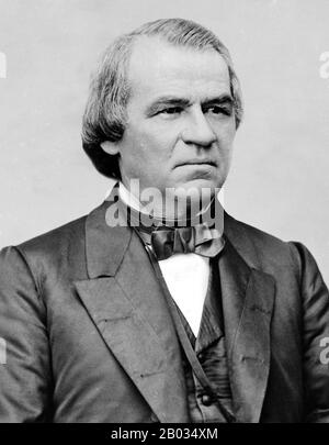 Andrew Johnson (29 décembre 1808 – 31 juillet 1875) était le 17 président des États-Unis, de 1865 à 1869. Johnson est devenu président alors qu'il était vice-président au moment de l'assassinat d'Abraham Lincoln. Démocrate qui a couru avec Lincoln sur le billet de l'Union nationale, Johnson est arrivé au pouvoir à la fin de la guerre civile. Le nouveau président a favorisé le rétablissement rapide des États parties à l'Union. Ses plans n'ont pas donné de protection aux anciens esclaves, et il est entré en conflit avec le Congrès dominé par les Républicains, culminant dans sa destitution par la Chambre de Representat Banque D'Images