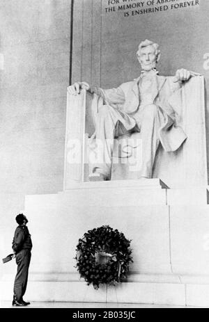 Fidel Alejandro Castro Ruz (né le 13 août 1926) est un leader politique cubain et ancien révolutionnaire communiste. En tant que chef principal de la Révolution cubaine, Castro a été premier ministre de Cuba de février 1959 à décembre 1976, Puis en tant que Président du Conseil d'Etat de Cuba et Président du Conseil des Ministres de Cuba jusqu'à sa démission en février 2008. Il a été premier secrétaire du Parti communiste de Cuba de la fondation du parti en 1961. Banque D'Images