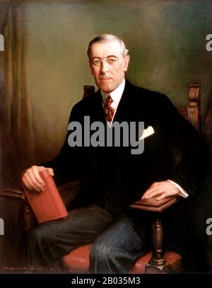 Thomas Woodrow Wilson (28 décembre 1856 – 3 février 1924), mieux connu sous le nom de Woodrow Wilson, était un homme politique et universitaire américain qui a été le 28 président des États-Unis de 1913 à 1921. Wilson a réintroduit l'État parlé de l'Union, qui n'était plus utilisé depuis 1801. À la tête du Congrès, maintenant entre les mains des démocrates, il a supervisé le passage de politiques législatives progressistes sans précédent jusqu'Au New Deal en 1933. Un presbytérien dévoué, Wilson a imprégné son sens profond du moralisme dans son internationalisme, maintenant appelé 'Wilsonian', une posi litigieuse Banque D'Images