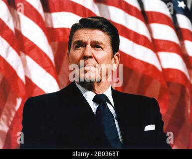 Ronald Wilson Reagan (6 février 1911 – 5 juin 2004, républicain) était un homme politique et acteur américain qui était le 40 e président des États-Unis de 1981 à 1989. Avant sa présidence, il a été le 33ème gouverneur de la Californie, de 1967 à 1975, après une carrière d'acteur hollywoodien et de dirigeant syndical. Banque D'Images