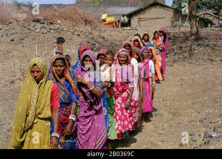 Madhya Pradesh (c'est-à-dire la province centrale) est un État du centre de l'Inde. Sa capitale est Bhopal et la plus grande ville est Indore. Surnommé le « coeur de l'Inde » en raison de sa situation géographique en Inde, Madhya Pradesh est le deuxième plus grand État du pays par région. Avec plus de 75 millions d'habitants, c'est le cinquième État le plus important de l'Inde par population. Banque D'Images