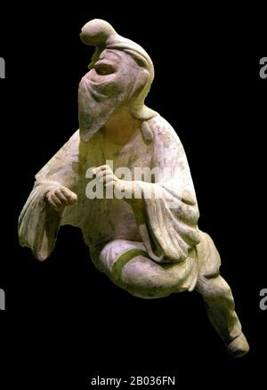 Chine : Sogdian homme portant un chapeau et un voile de visage, un dromadaire ou peut-être un prêtre zoroastrien, argile tirée, dynastie Tang, 8ème siècle, Musée d'Art oriental, Turin. Photo de Sailko (Licence CC BY-sa 3.0). La figure porte un chapeau et un voile de visage distinctifs, peut-être un prêtre zoroastrien s'engageant dans un rituel à un temple de feu, puisque les voiles de visage ont été utilisés pour éviter de contaminer le feu Saint avec le souffle ou la salive. Sinon, de la posture, la figure peut représenter un coureur de chameau Sogdian sur la route de la soie couvrant sa bouche et son nez contre les tempêtes de sable du désert de Taklakan dans le Xinjiang Banque D'Images