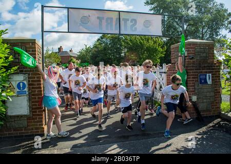 Course de colur tenue dans le Shropshire de l'Oswestry dans l'aide de Macmillan Cancer charité. Banque D'Images