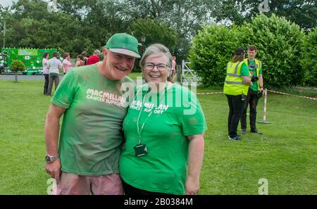 Course de colur tenue dans le Shropshire de l'Oswestry dans l'aide de Macmillan Cancer charité. Banque D'Images