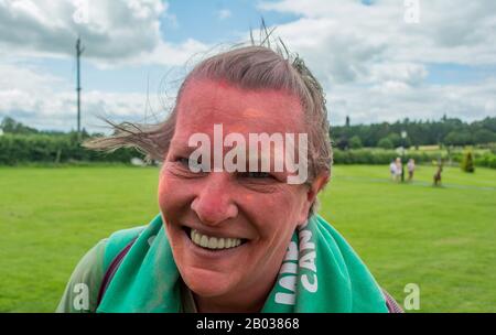 Course de colur tenue dans le Shropshire de l'Oswestry dans l'aide de Macmillan Cancer charité. Banque D'Images