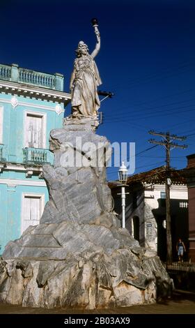 Remedios, fondé en 1524, a été éclipsé par Santa Clara à la fin du XVIIe siècle et a changé relativement peu depuis. La place principale, la Plaza Martí, est dominée par deux églises – l'Iglesia de Nuestra Señora del Buen Viaje du XVIIIe siècle avec un clocher fin, et le plus important Parroquial de San Juan Bautista, datant de 1545. Banque D'Images