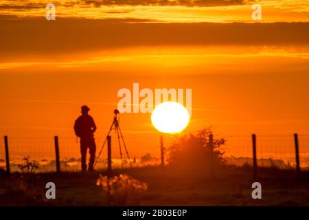 Lever de soleil incroyable sur Shropshire avec brouillard bas. Banque D'Images